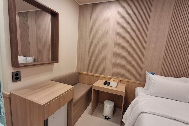 Room 9 of 113