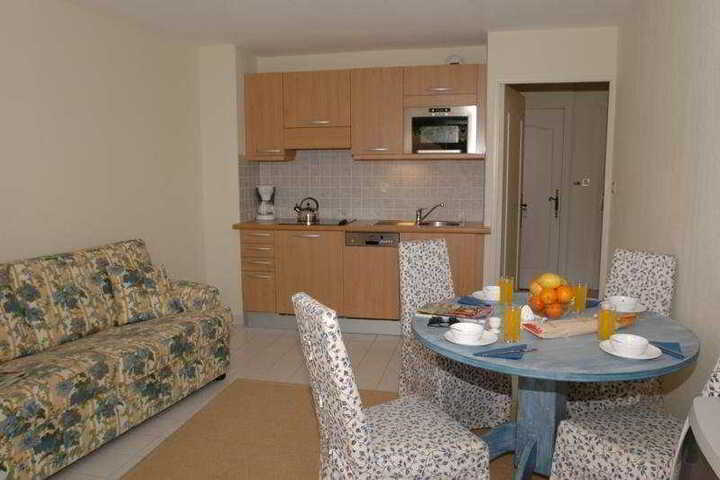 Room 5 of 8