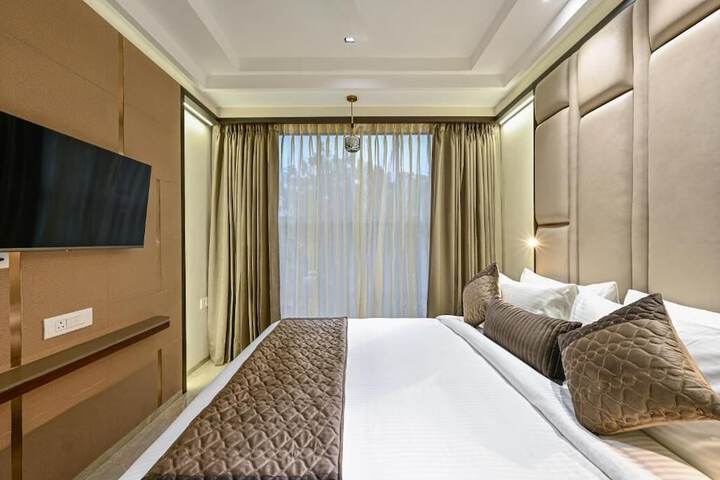 Room 7 of 27