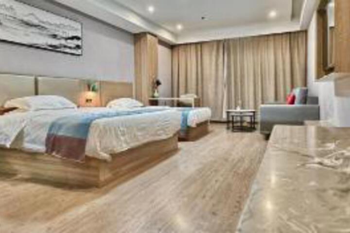 Room 8 of 10