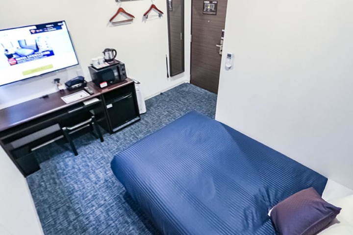 Room 5 of 16