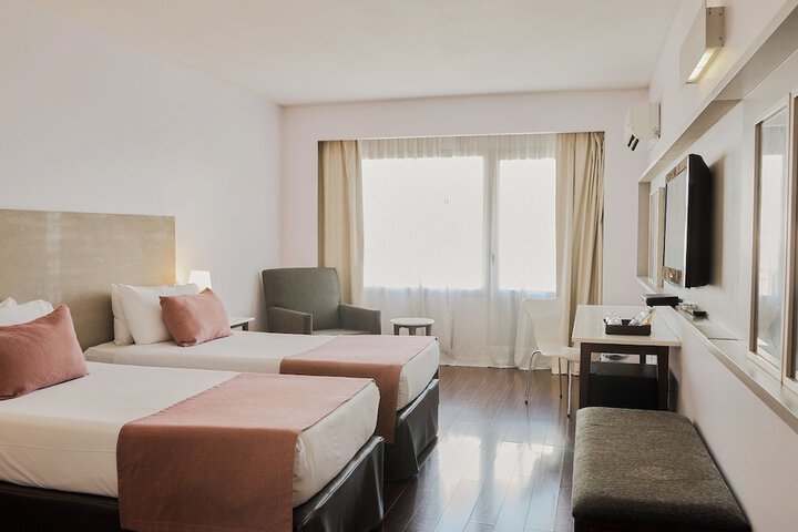 Room 25 of 103