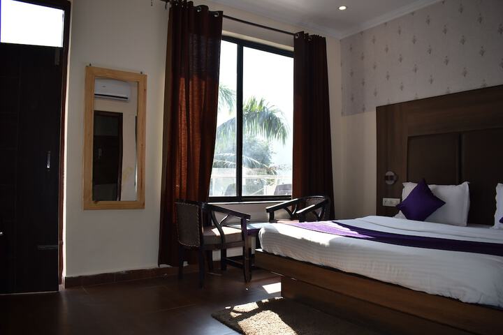 Room 4 of 24