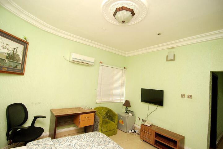 Room 8 of 29
