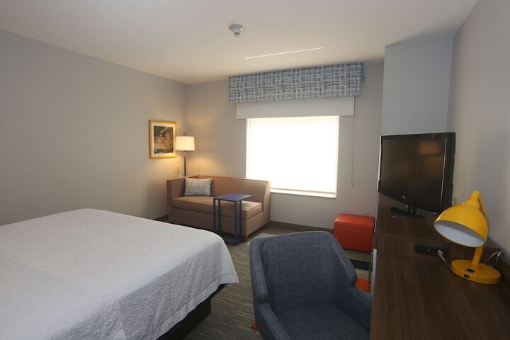 1 King Bed Water View with Sofa Bed (19 of 21)