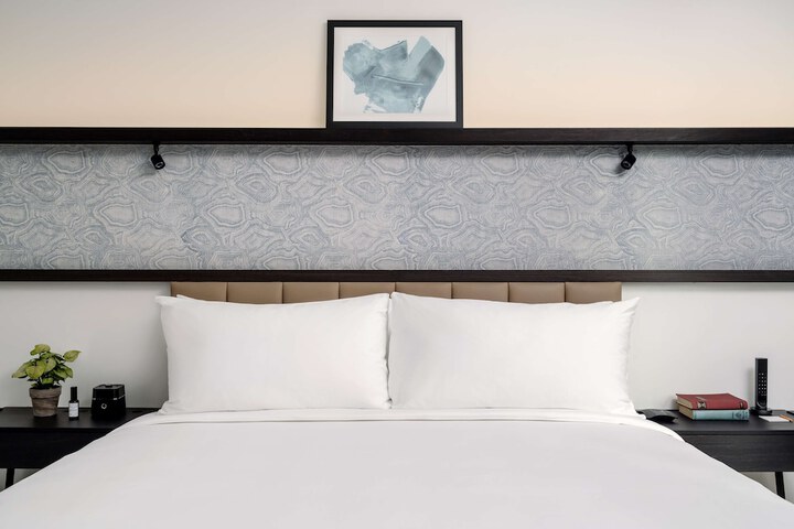 Room 6 of 62