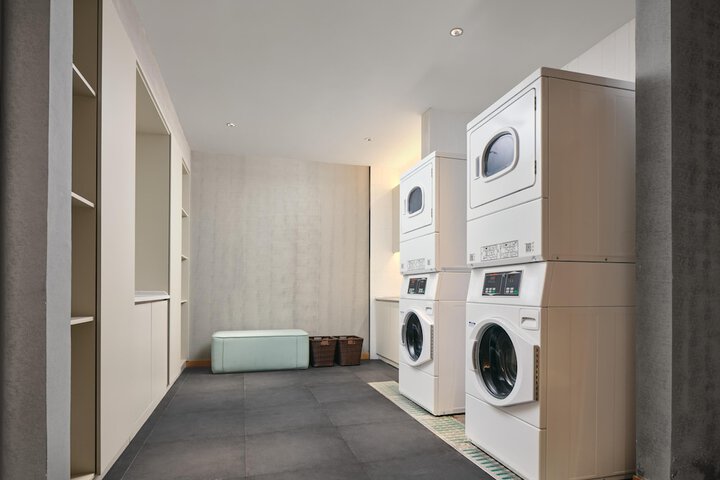 Room 9 of 10