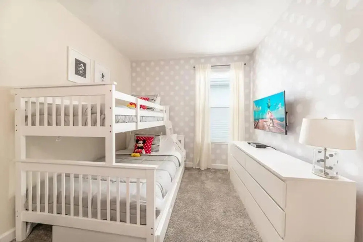 Room 4 of 20