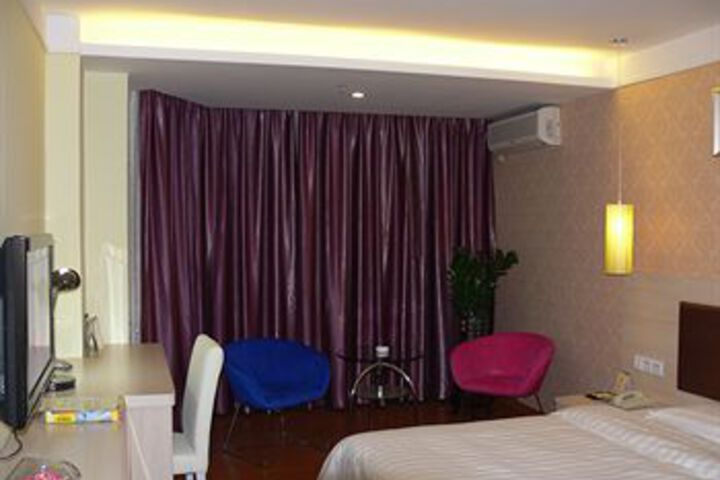 Room 13 of 17
