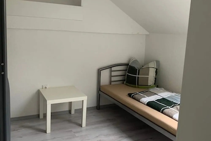 Room 4 of 18
