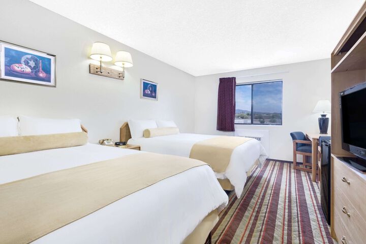 2 Double Beds (5 of 8)