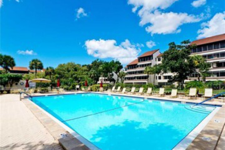 Pool 19 of 33