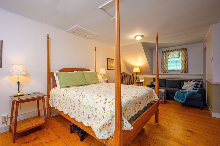 Room 28 of 135