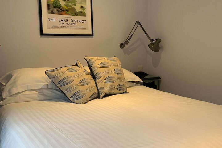 Room 14 of 36