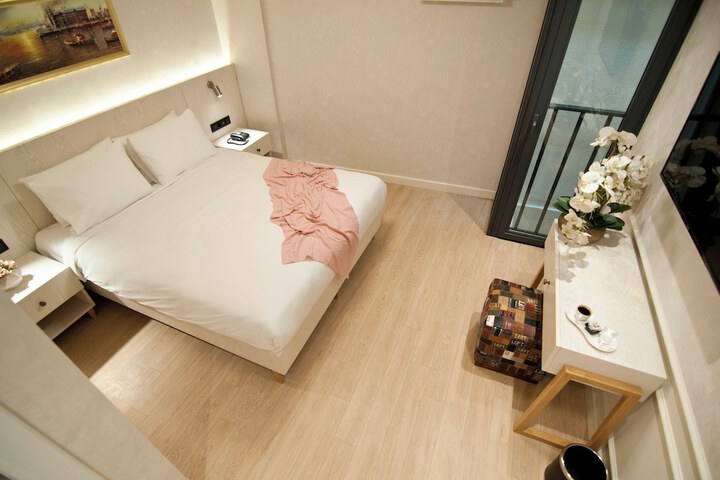 Room 25 of 92