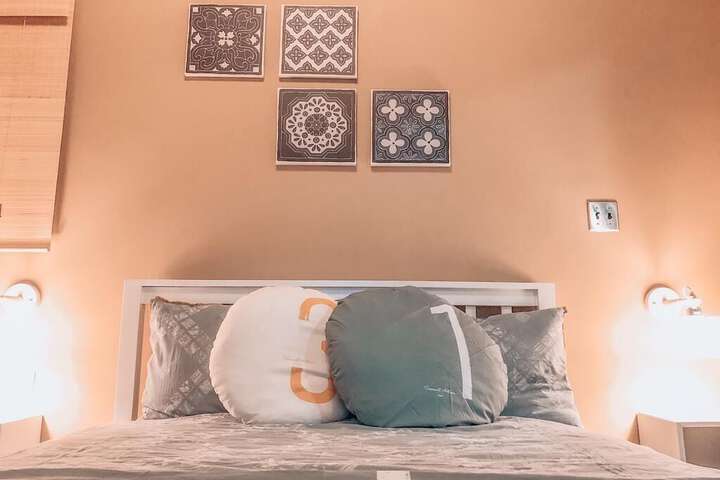Room 9 of 16