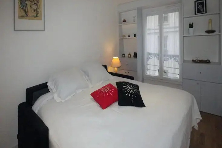Room 5 of 11