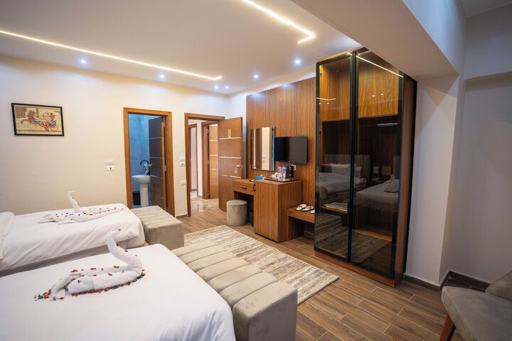 Room 18 of 77