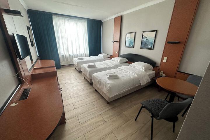 Room 16 of 37