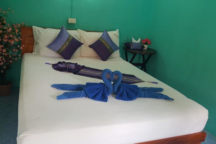 Room 4 of 25