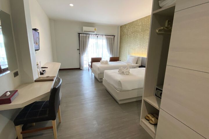 Room 27 of 79