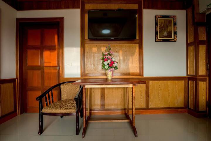 Room 32 of 49