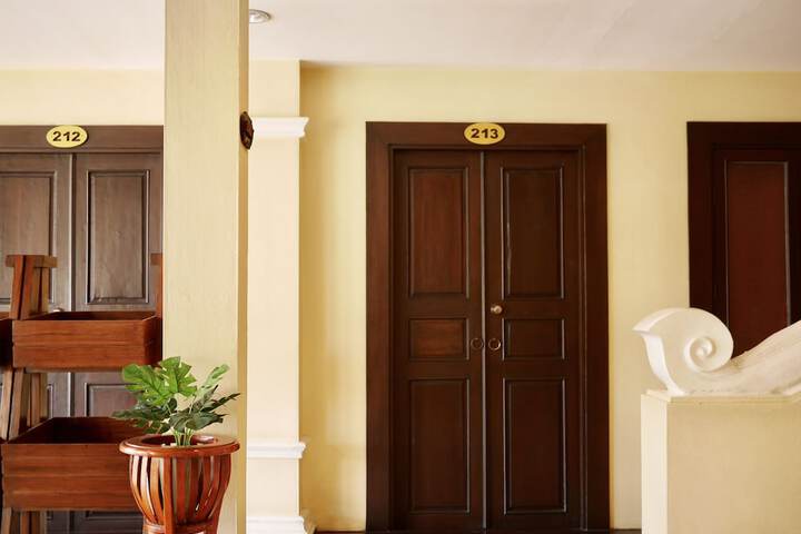 Ballroom/Hall 44 of 48