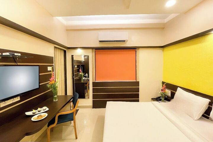Room 4 of 7