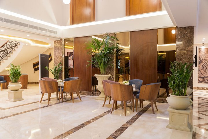 Entrance & Lobby