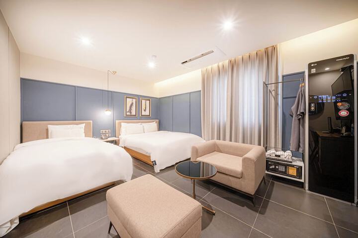 Room 5 of 28