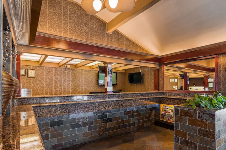 Entrance & Lobby