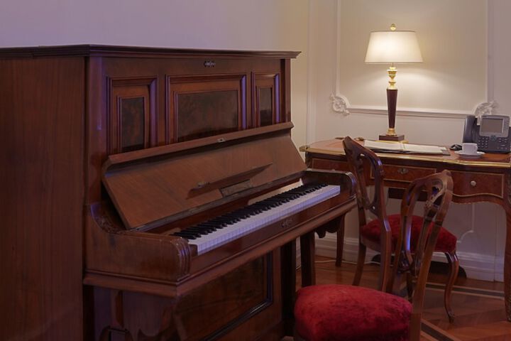 Room 17 of 64