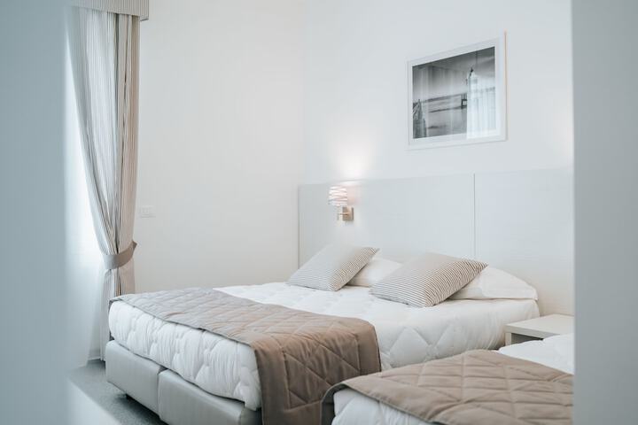 Room 9 of 25