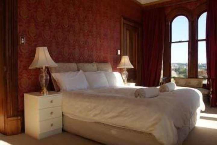 Room 28 of 39