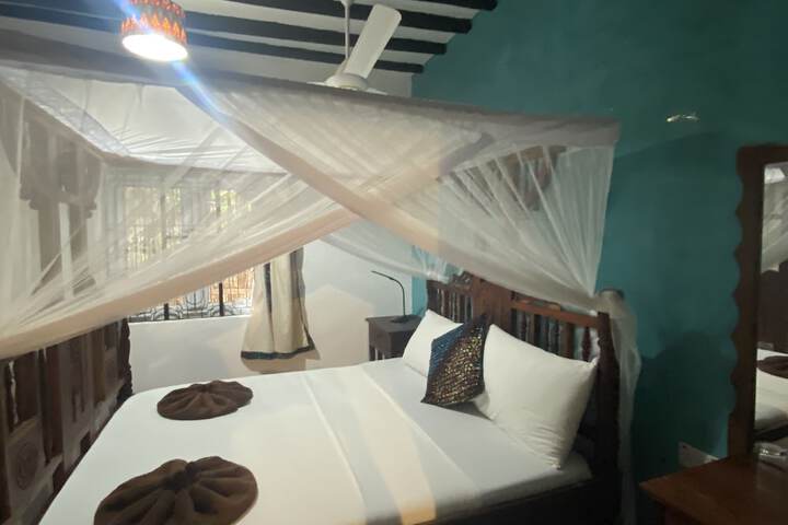 Room 28 of 161