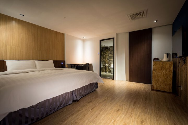 Room 18 of 77