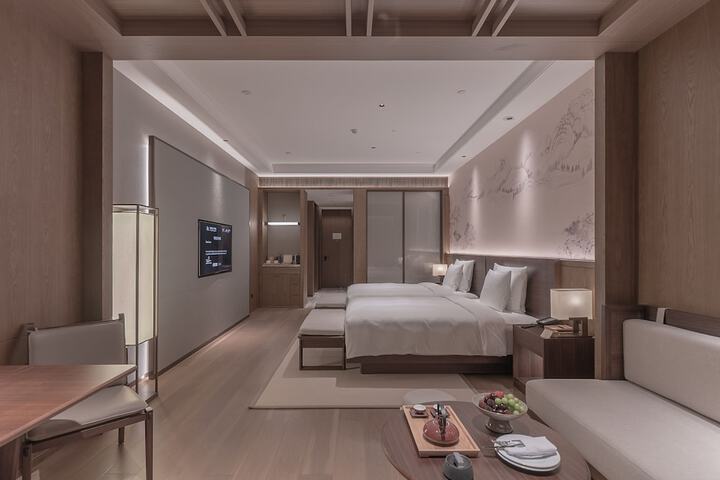 Room 6 of 76