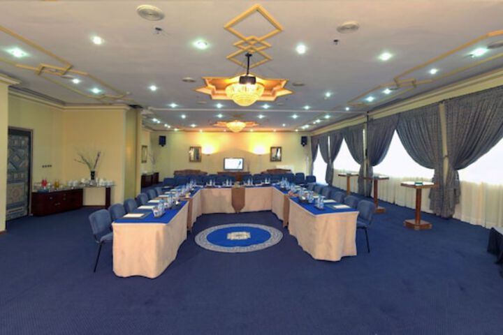 Ballroom/Hall 73 of 77