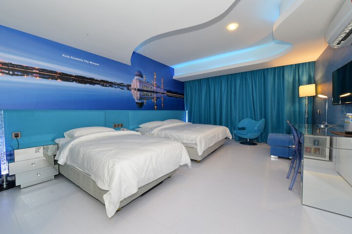 Room 15 of 34