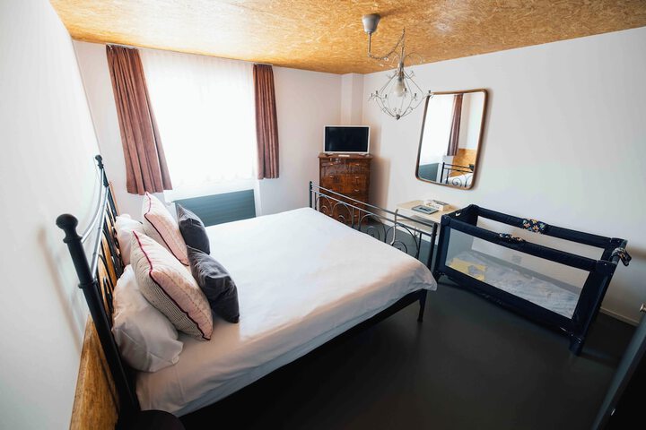 Room 3 of 52