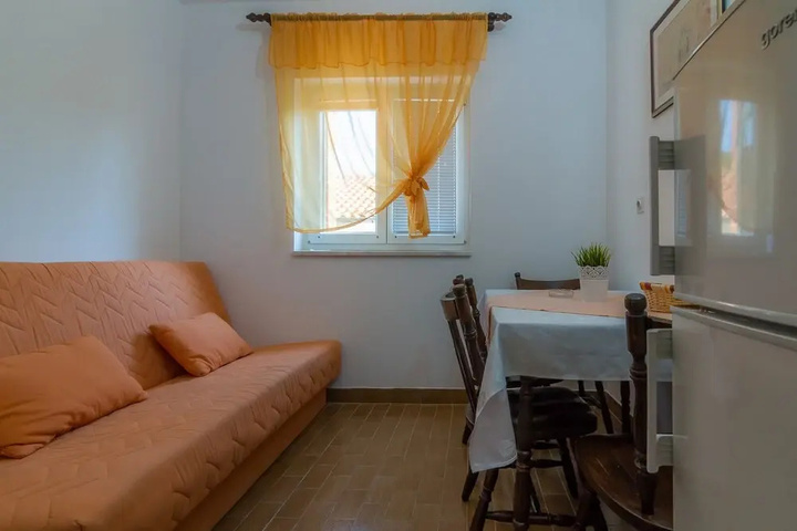 Room 3 of 8