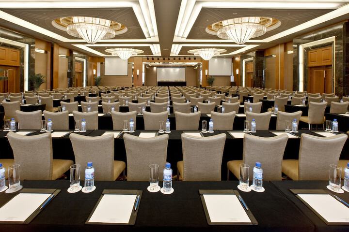 Ballroom/Hall 21 of 22