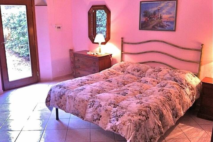 Room 2 of 49