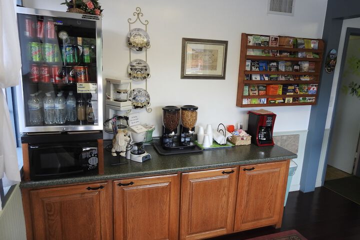 Breakfast/Coffee Service 36 of 44