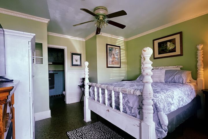 1 Queen Bed (13 of 14)