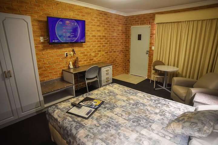 Room 21 of 77