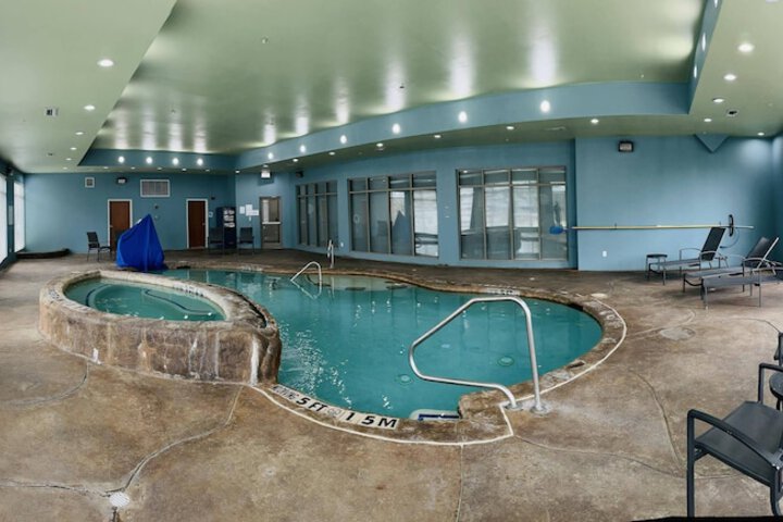 Indoor spa tub