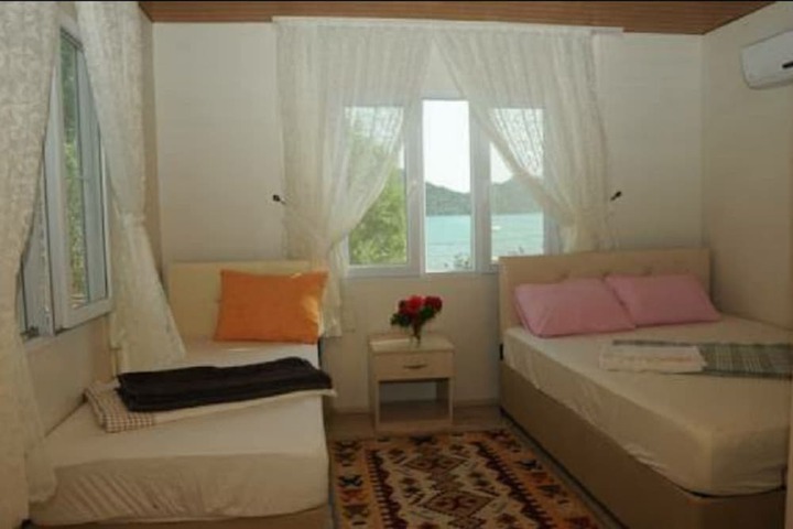 Room 3 of 104