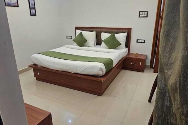 Room 30 of 65