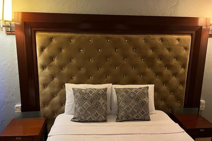 Room 13 of 93